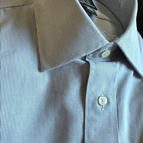 Jos. A. Bank Traveler Collection Men's Light Gray Dress Shirt - Picture 6 of 7